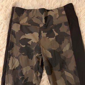 Athleta camo legging size M